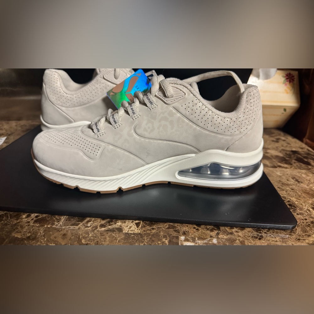BRAND NEW WITH TAGS Cream Skechers women sneakers #MemoryFoam Uno 2 in kat neato